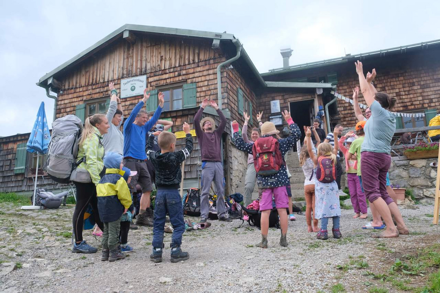 Morgengymnastik am Taubensteiner Haus