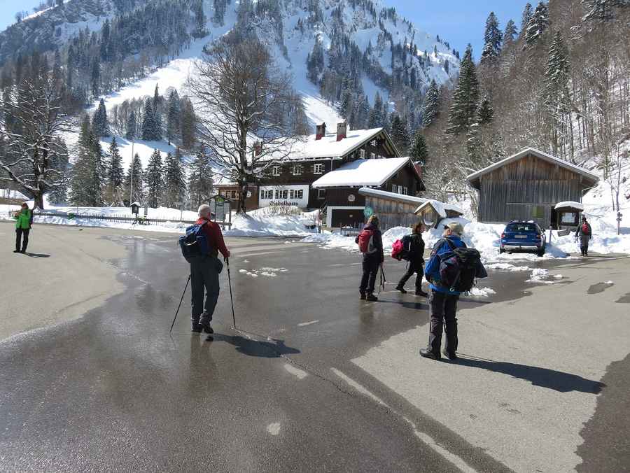 am Giebelhaus angekommen am Giebelhaus angekommen
