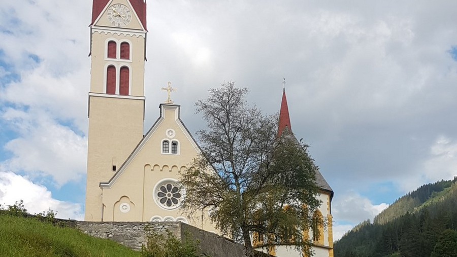 Start an der Kirche von Holzgau